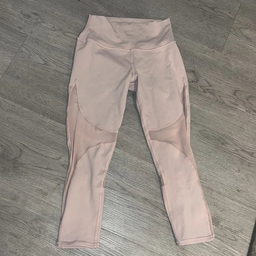 Alo yoga high waisted coast crop leggings smoky quartz mauve mesh